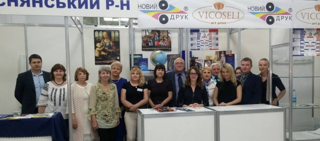 4372